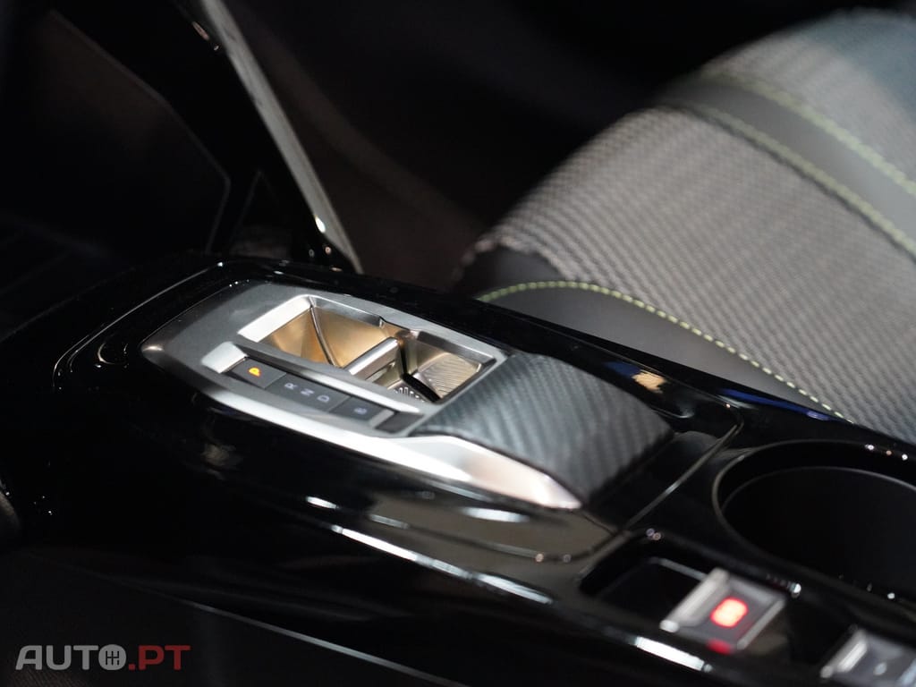 Peugeot E-2008 54 kWh GT