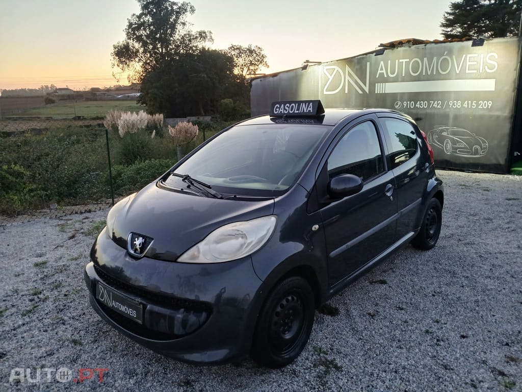 Peugeot 107 1.0 versão Motor Toyota