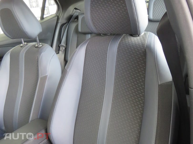 Peugeot 2008 1.5 BlueHDi Allure