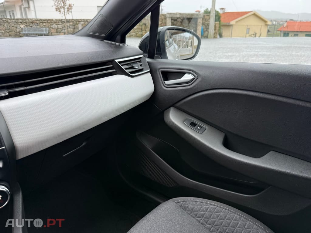 Renault Clio 1.6 E-Tech Intens