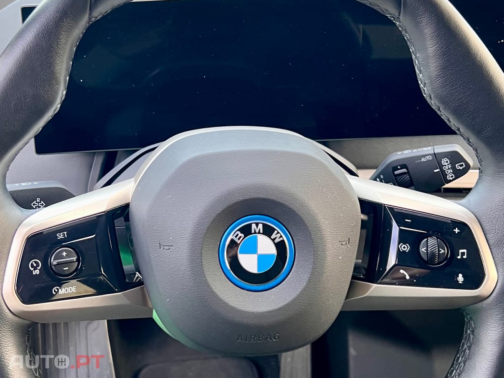 BMW iX XDrive 40