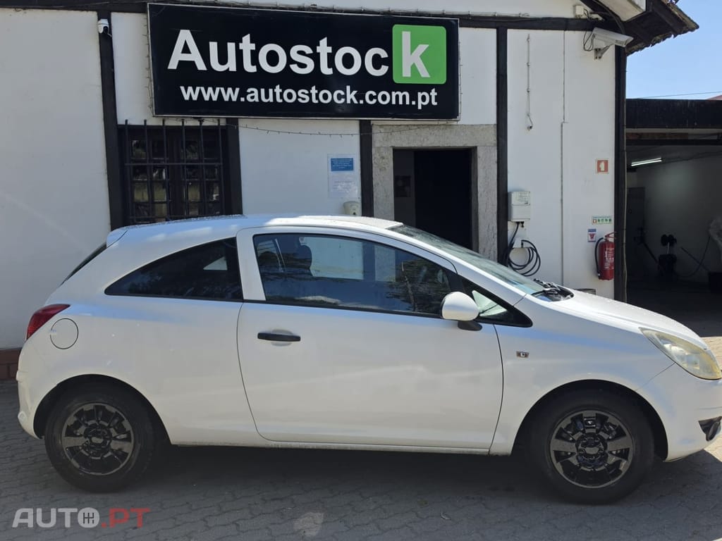 Opel Corsa 1.3 CDTi Van — fotografia 3