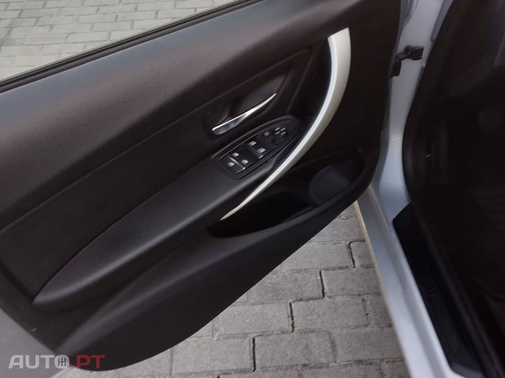 BMW 320 d Touring EfficientDynamics Line Luxury