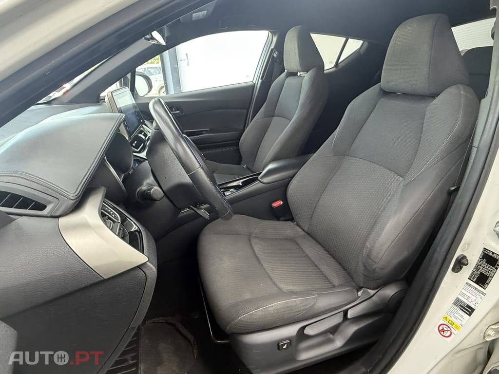 Toyota C-HR 1.8 Hybrid Square Collection
