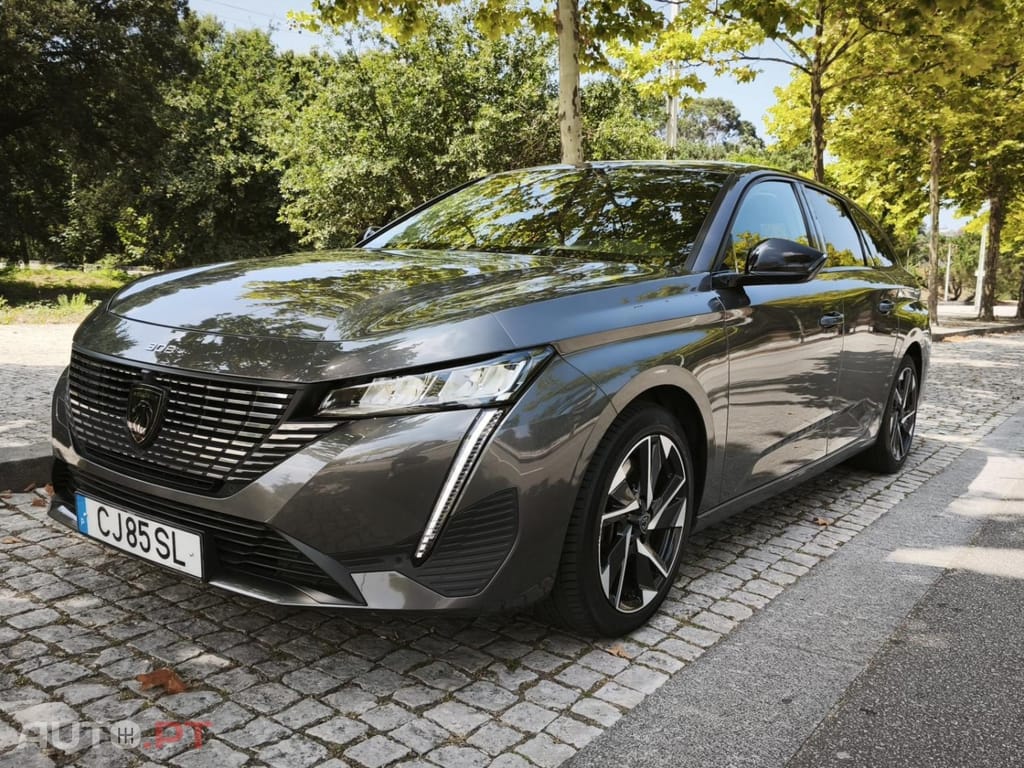 Peugeot 308 1.6 Hybrid Allure Pack e-EAT8 — fotografia 2