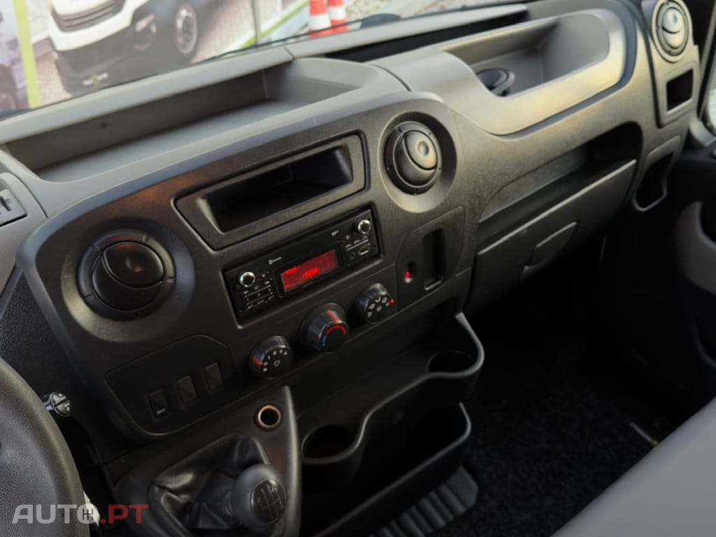 Renault Master 7 L + BASCULA