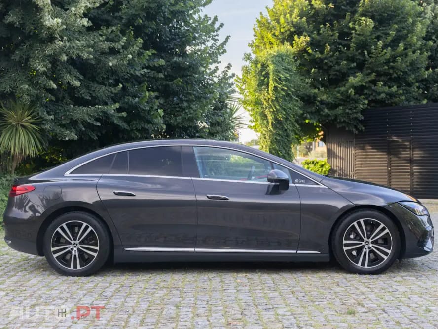 Mercedes-Benz EQE 300 Electric Art