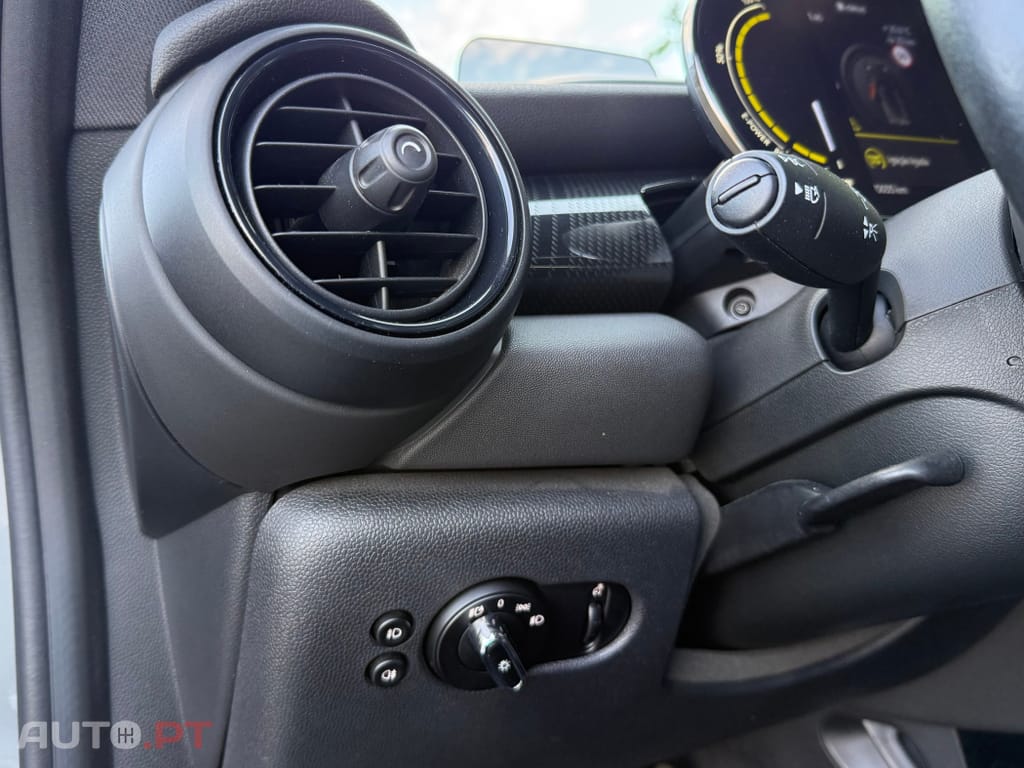MINI Cooper Cooper SE Premium Essential