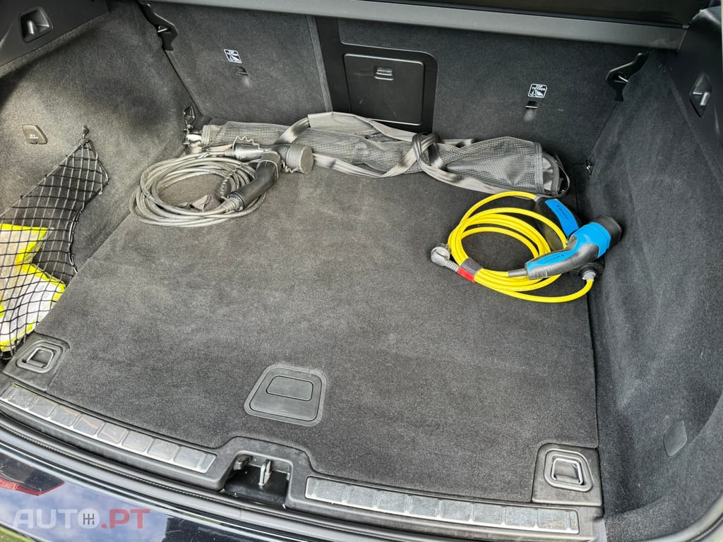 Volvo XC60 2.0 T8 PHEV Momentum Plus AWD