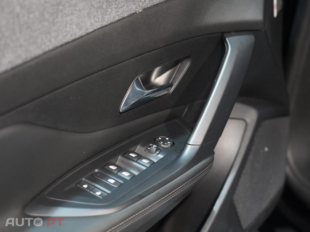 Peugeot 408 1.6 Hybrid Allure e-EAT8