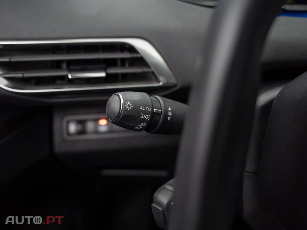 Peugeot 3008 1.6 Hybrid Allure e-EAT8