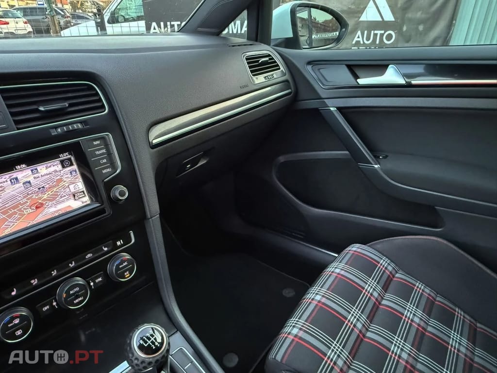 Volkswagen Golf 2.0 TSI GTI