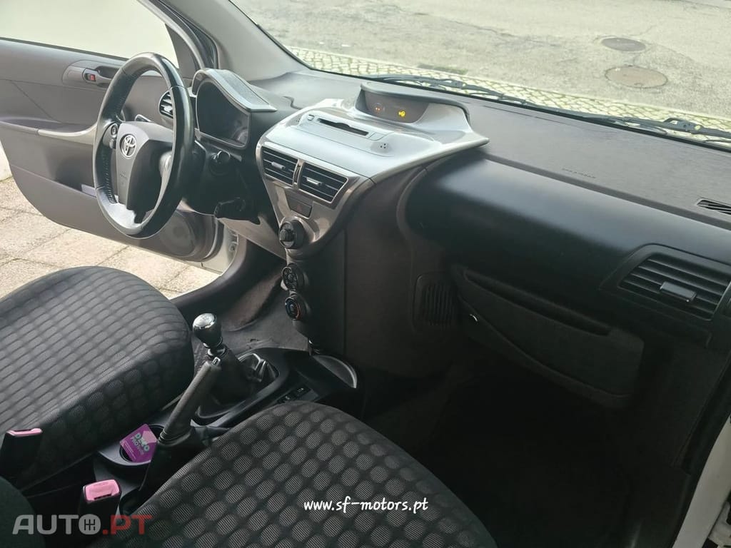 Toyota iQ 1.0 VVT-i 2 EP