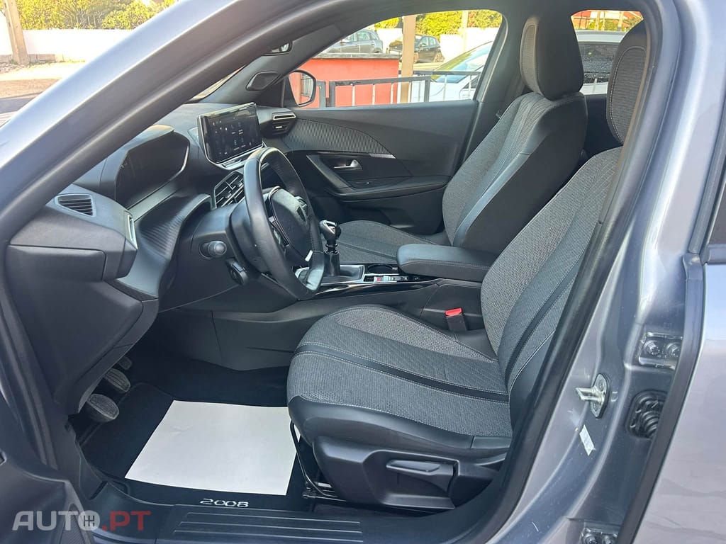 Peugeot 2008 1.2 Pure Tech Allure- Gasolina