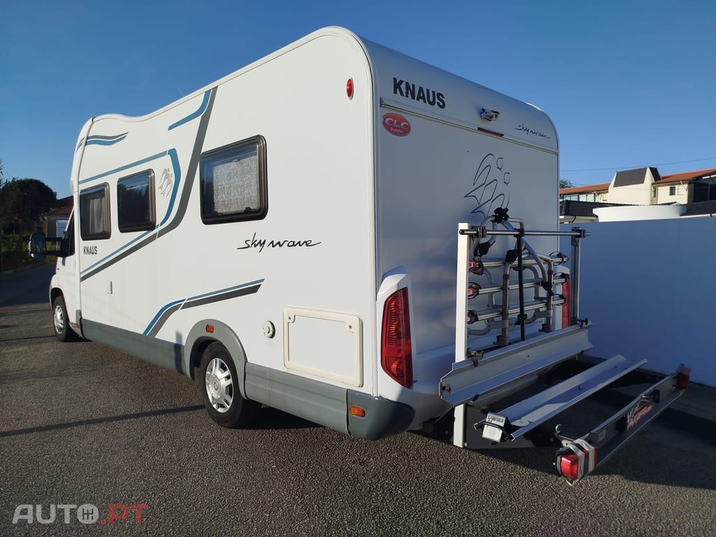 Knaus Südwind Sky wave.  Cama basculante E SUÍTE