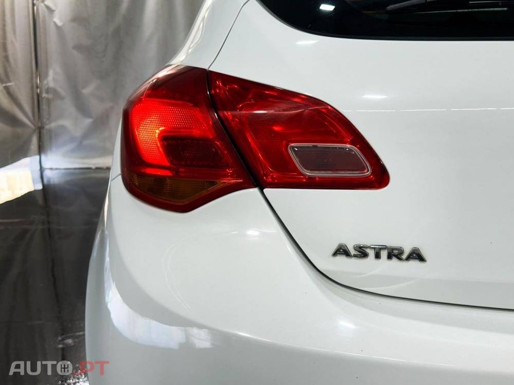Opel Astra 1.6 CDTI Cosmo S/S J18