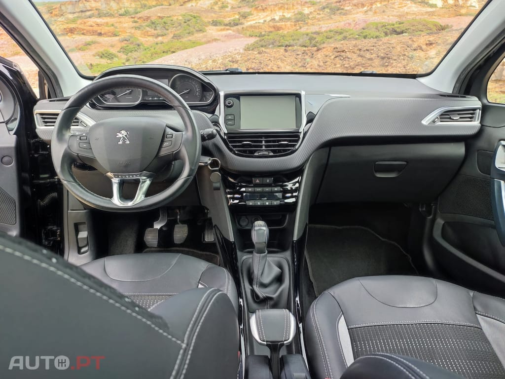 Peugeot 2008 1.2 PureTech Allure
