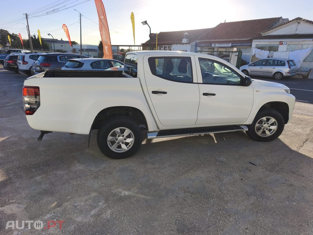 Mitsubishi L200 2.3 DI-D Strakar Space Cab Connect Edition 4WD