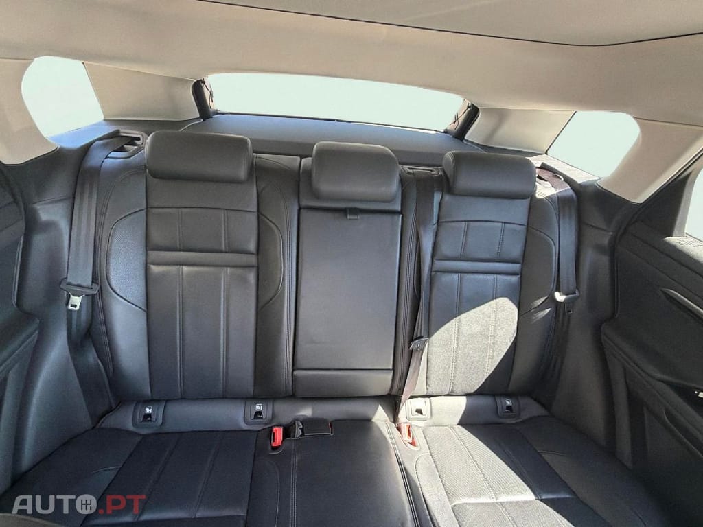 Land Rover Evoque 1.5 P300e AWD R-Dynamic S Auto