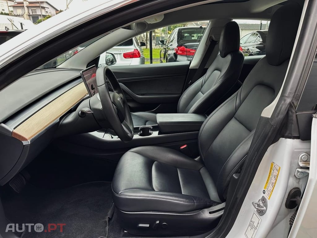 Tesla Model 3 Long-Range RWD