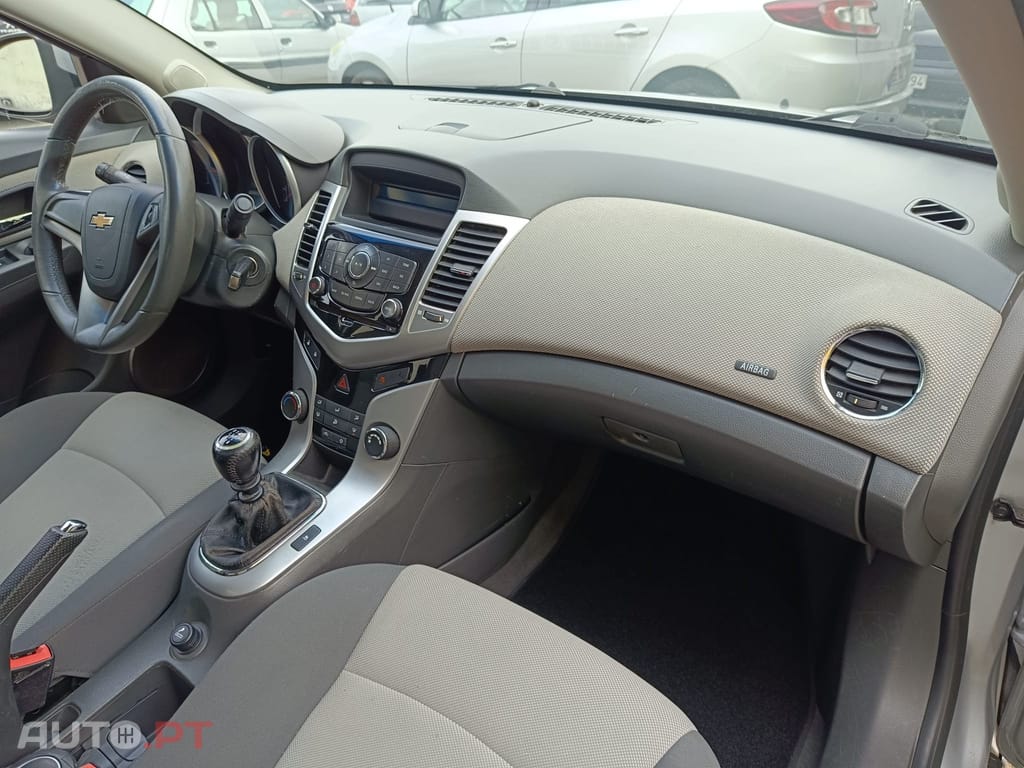 Chevrolet Cruze 1.6 LS