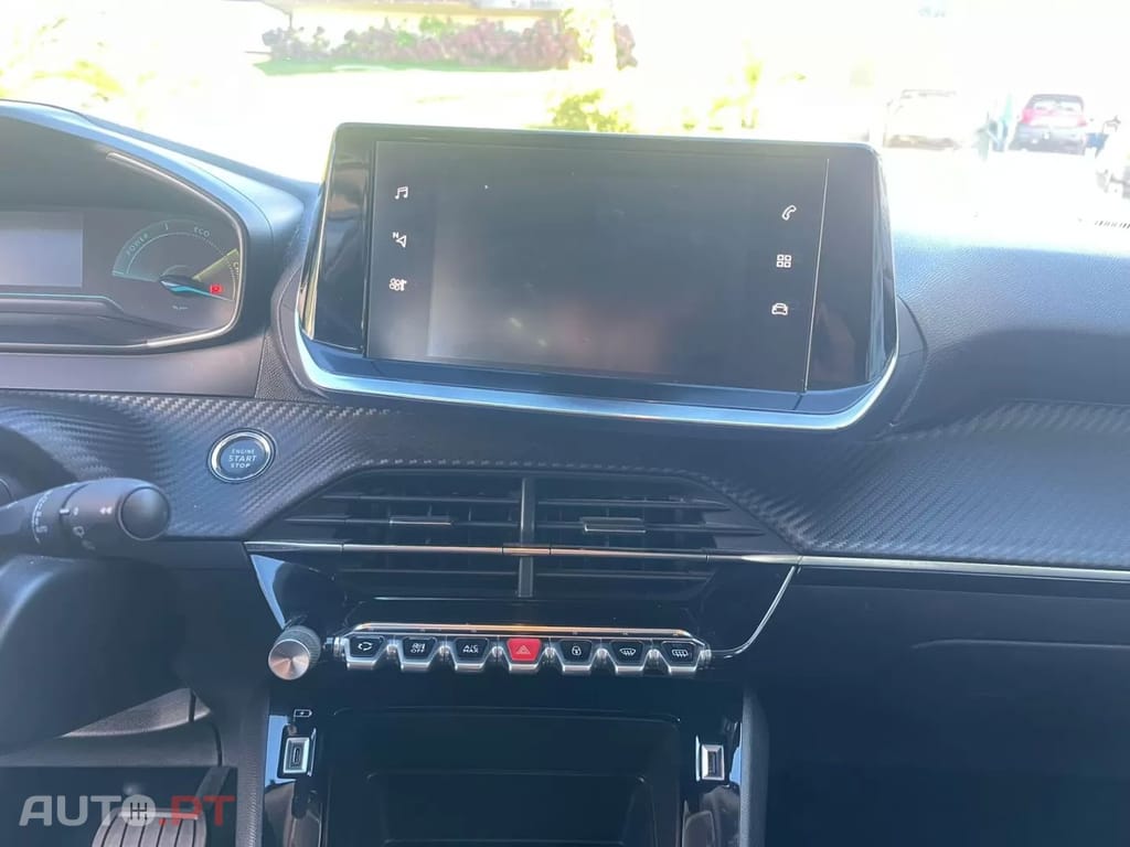 Peugeot E-2008 50 kWh Allure