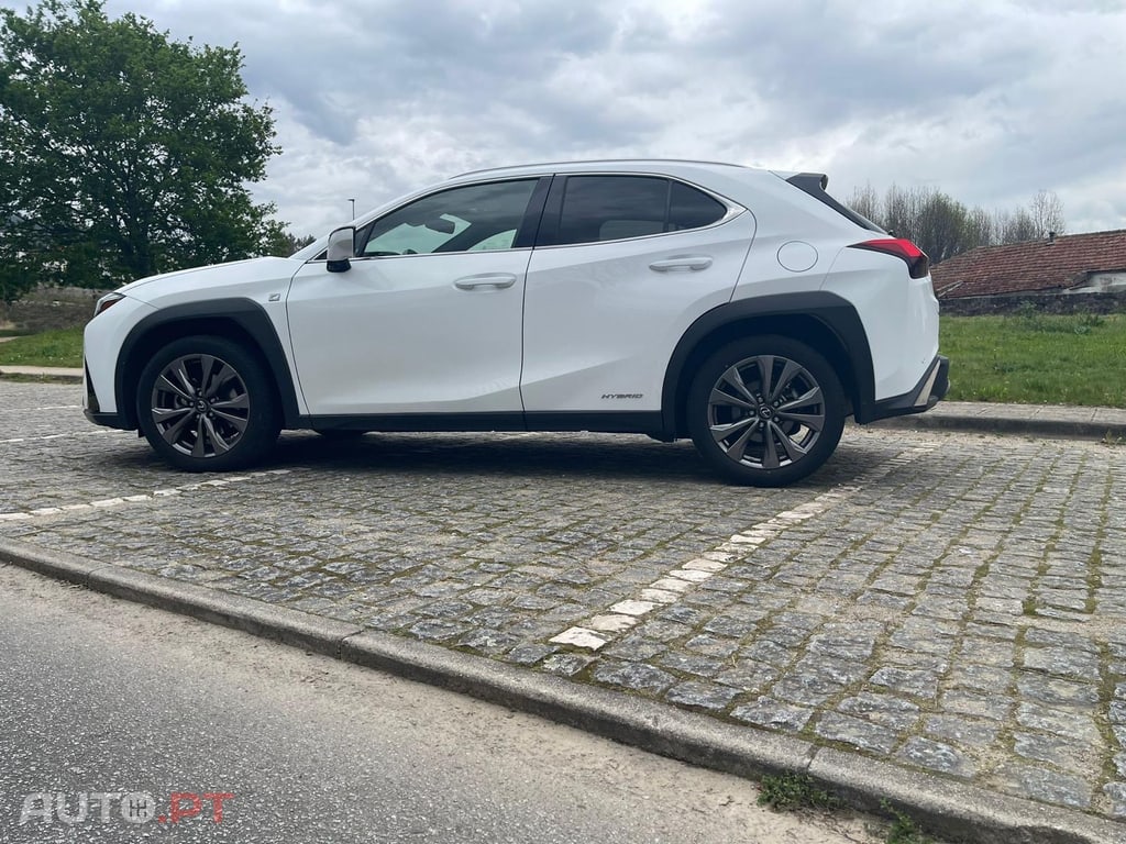 Lexus UX 250h