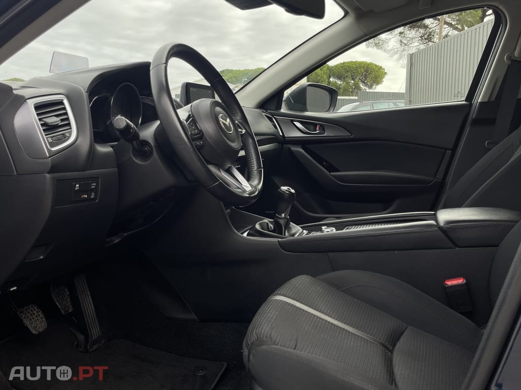 Mazda 3 1.5 Sky-D Excellence Navi