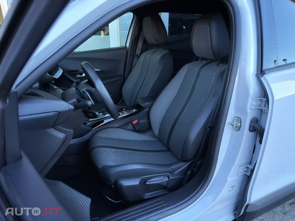 Peugeot 2008 1.2 Hybrid Allure e-DCS6