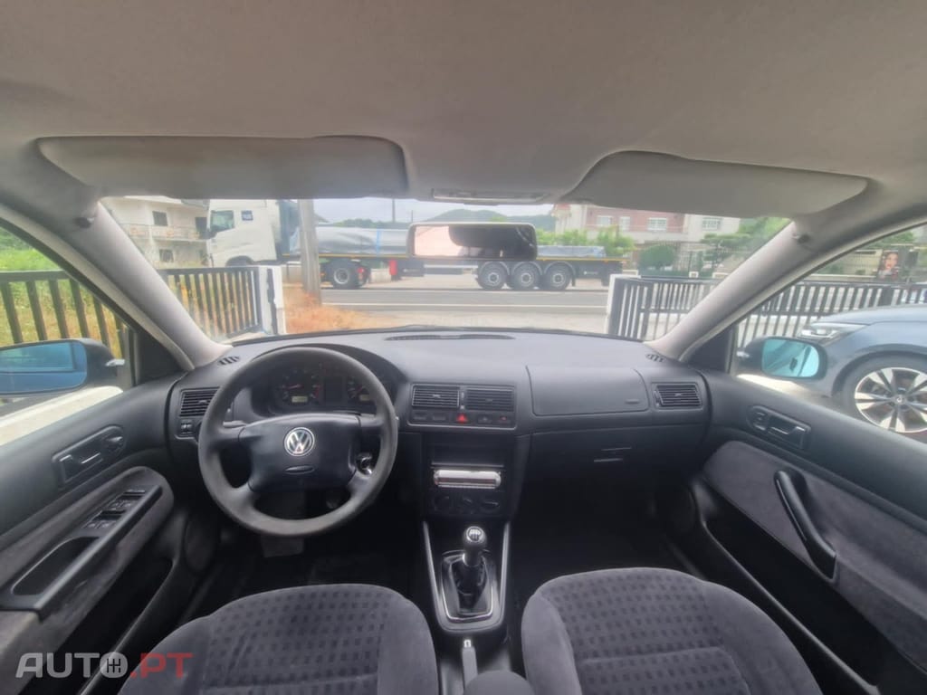 Volkswagen Golf 1.4i Confortline JE+AC