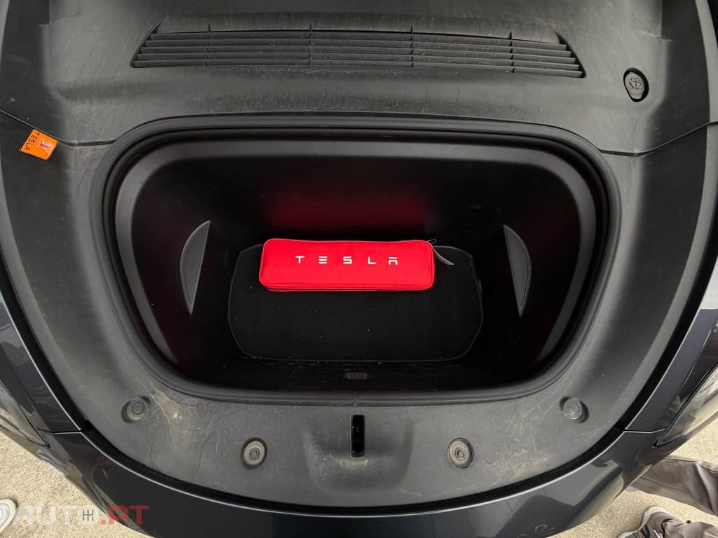 Tesla Model Y Long-Range RWD