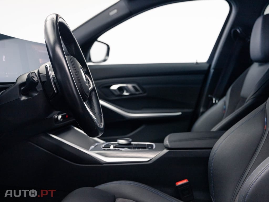 BMW 330 e Pack Desportivo M Auto