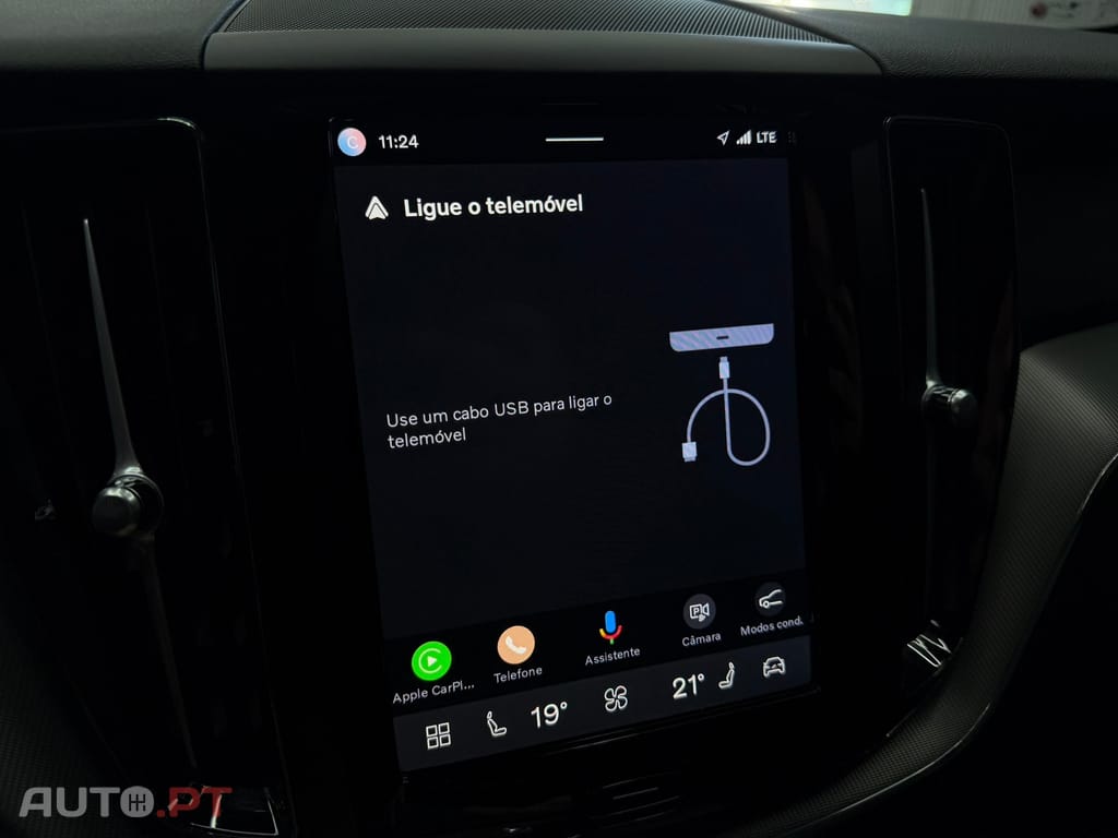Volvo XC 60 2.0 T6 PHEV Black Edition AWD — fotografia 41