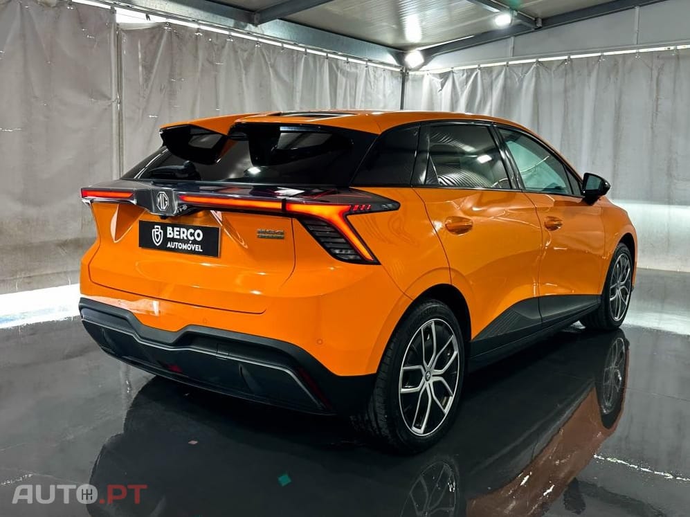 MG MG4 64 kWh Luxury