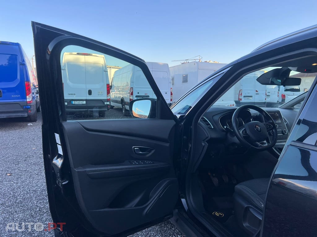 Renault Scénic 1.6 dCi Confort 7 LUGARES
