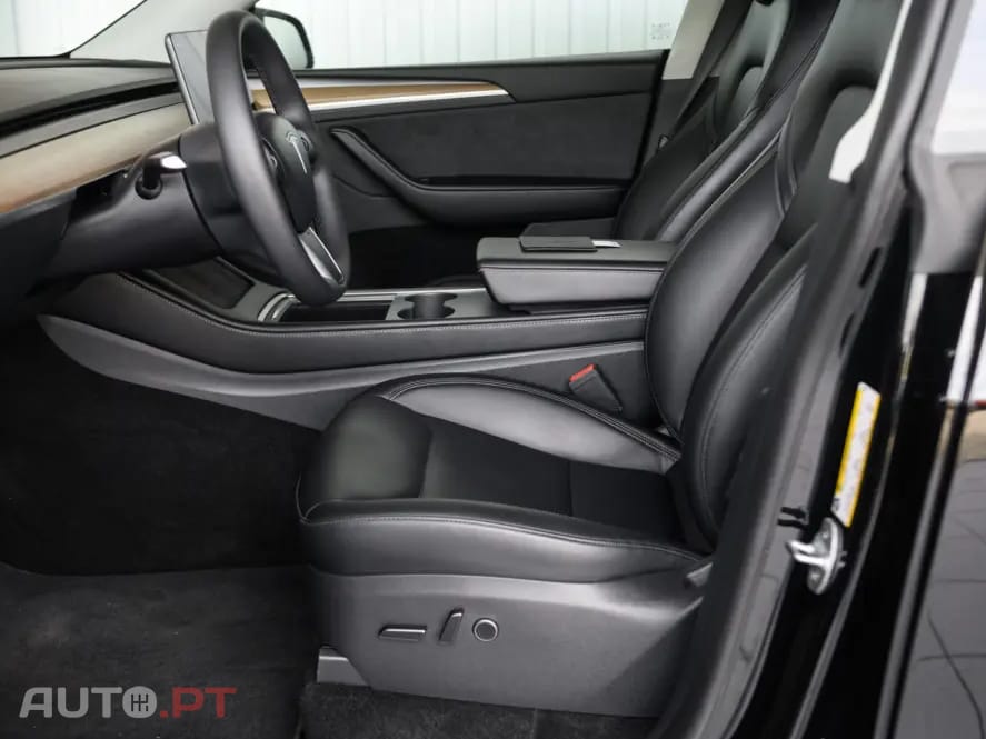 Tesla Model Y Long Range RWD