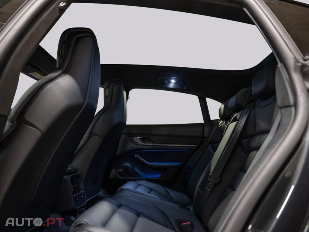Porsche Taycan I.V.A DEDUTIVEL Turbo