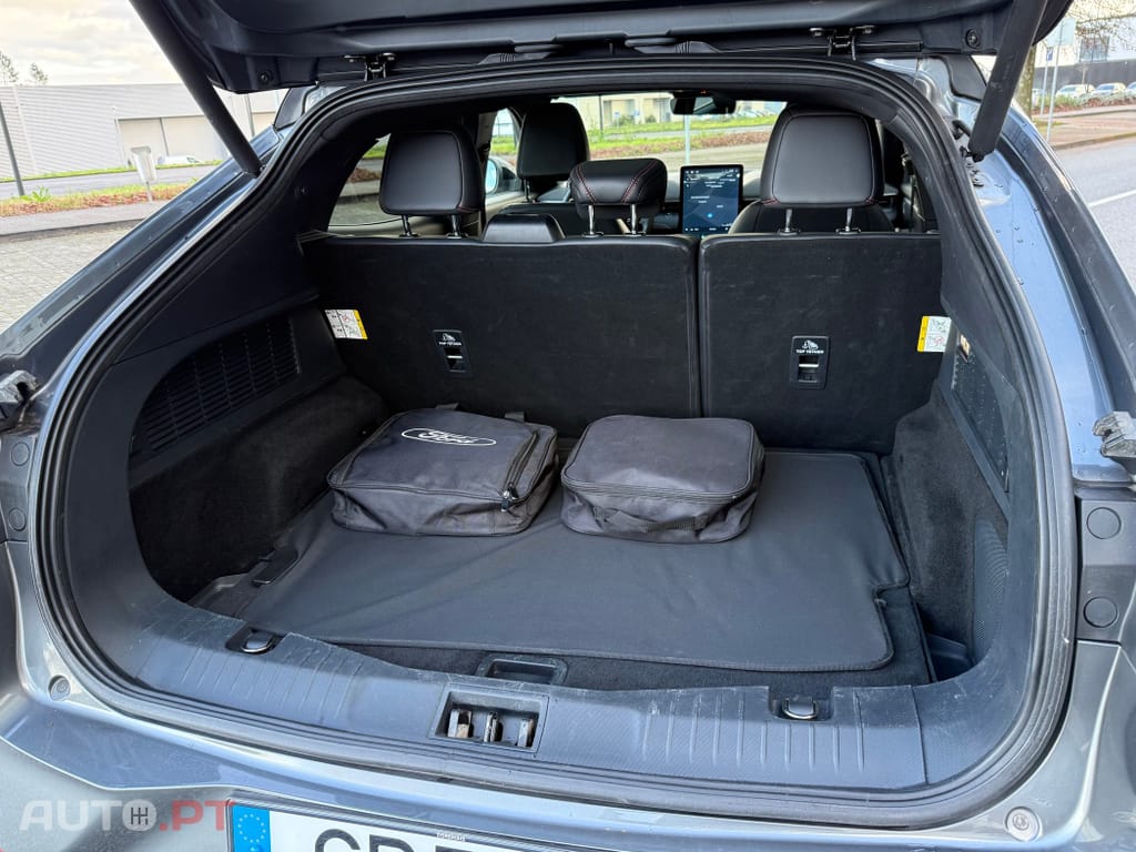 Ford Mustang Mach-E AWD PREMIUM