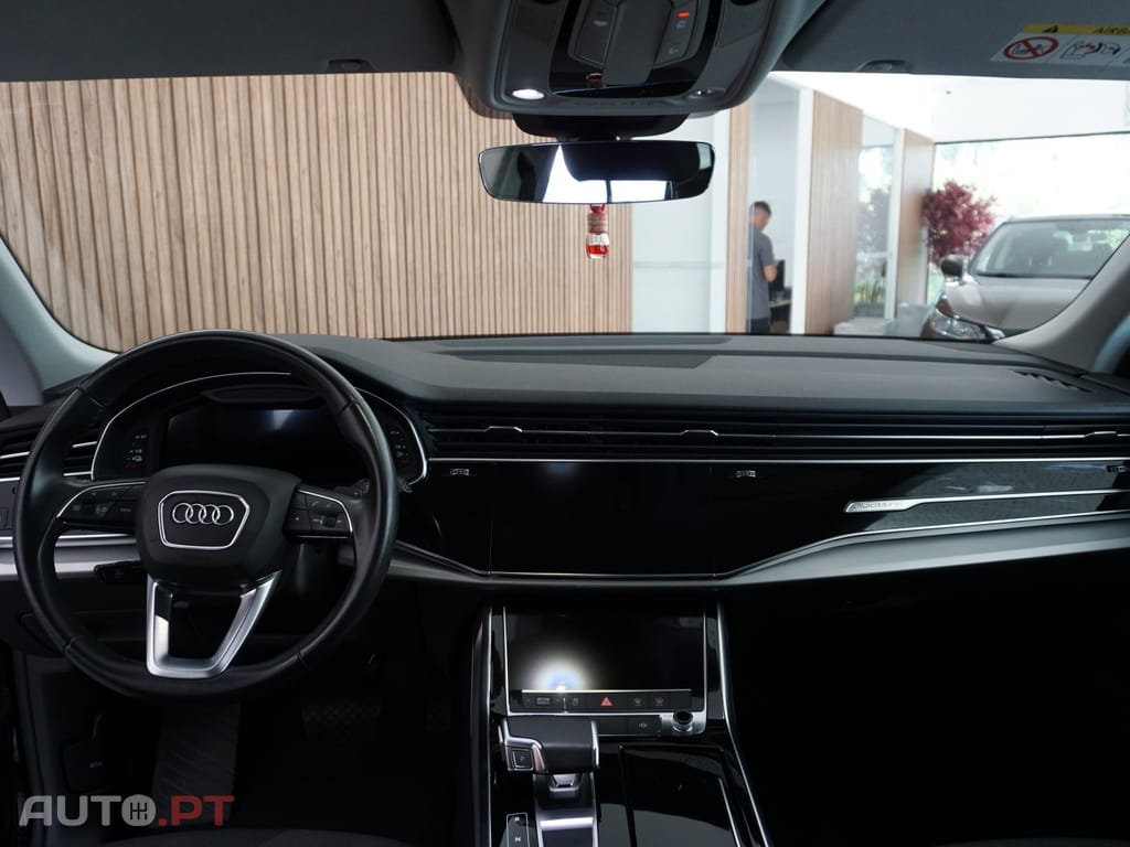 Audi Q8 55 TFSIe quattro Tiptronic competition plus