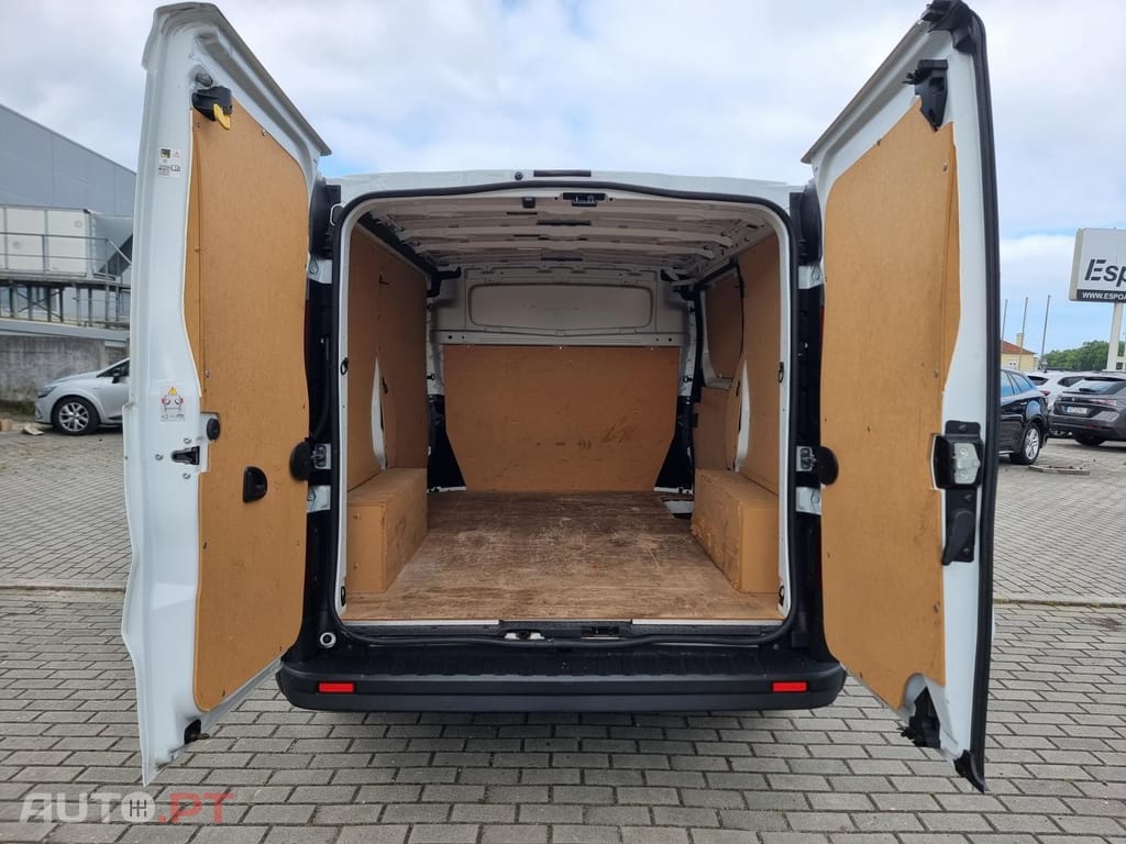 Renault Trafic 2.0 dCi L1H1 - IVA Dedutível