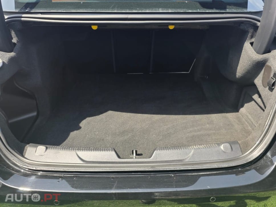 Jaguar XE 2.0 D Prestige