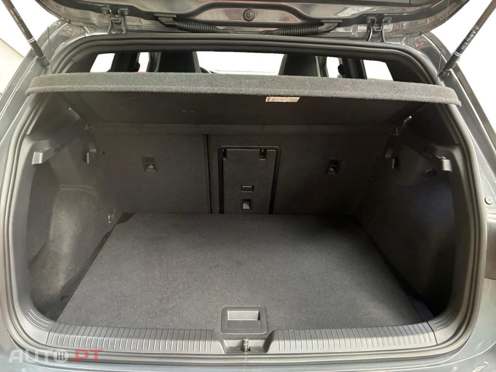 Volkswagen Golf 1.5 eTSi OPF R-Line DSG7