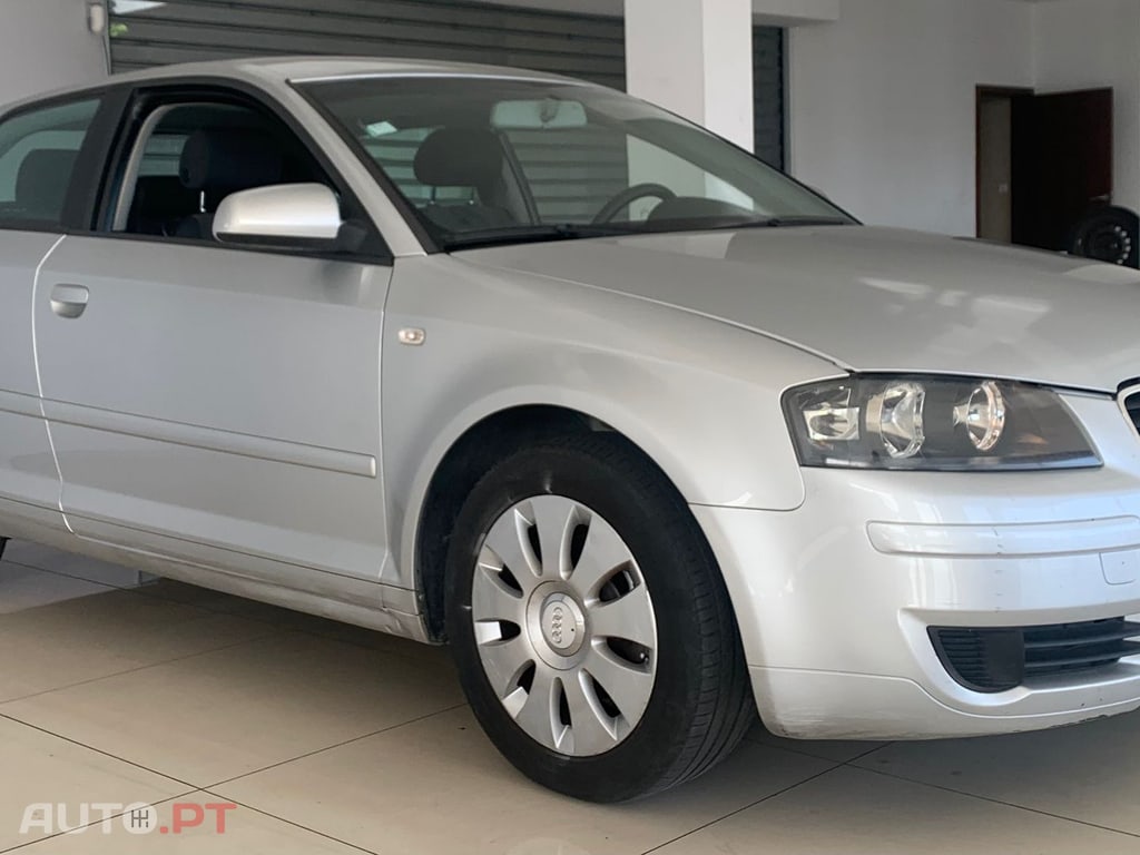 Audi A3 1.6 FSI ATTRACTION