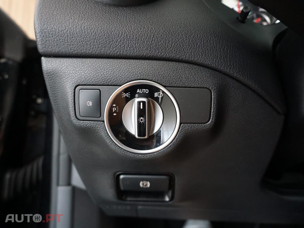 Mercedes-Benz CLA 200 d Shooting Brake — fotografia 12