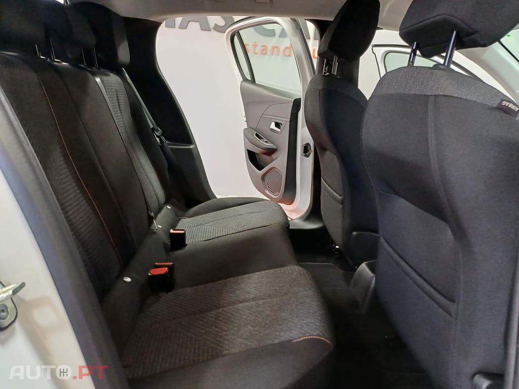 Peugeot 208 1.2 Hybrid Allure e-DCS6