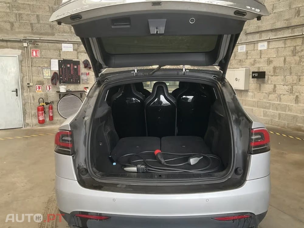 Tesla Model X 90D