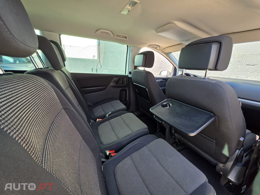 Volkswagen Sharan 2.0 TDI Confortline — fotografia 12
