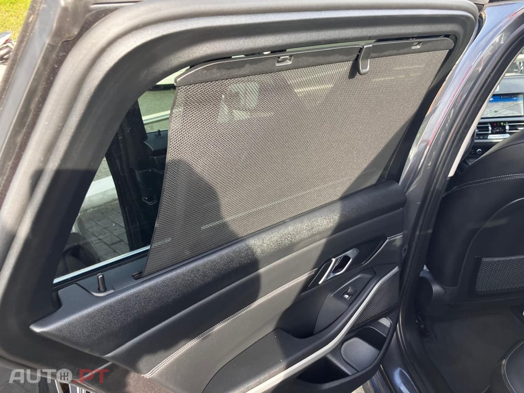 BMW 330 e Touring Auto