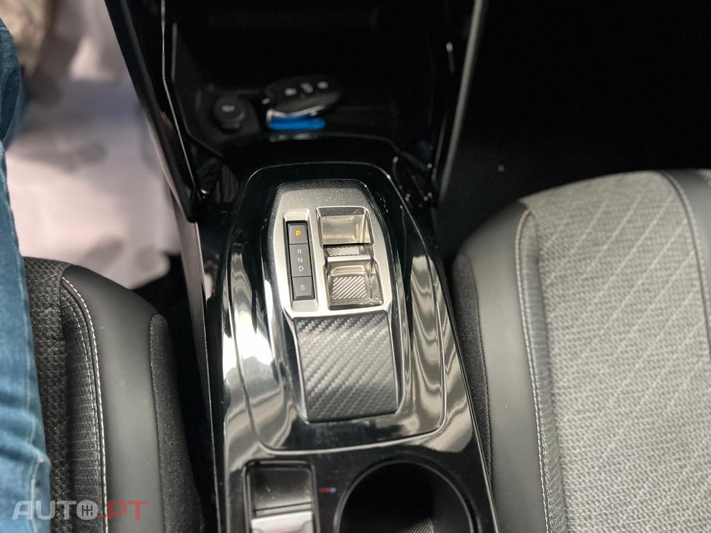 Peugeot E-2008 50 kWh Allure