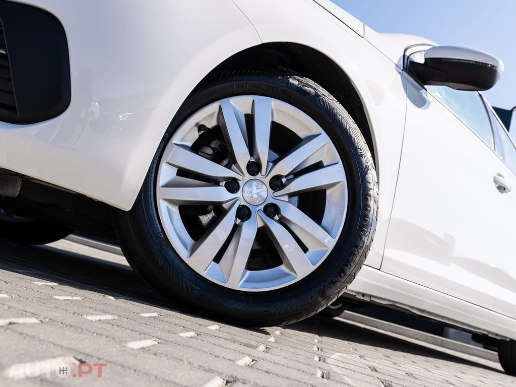 Peugeot 308 1.5 BlueHDi Business Line